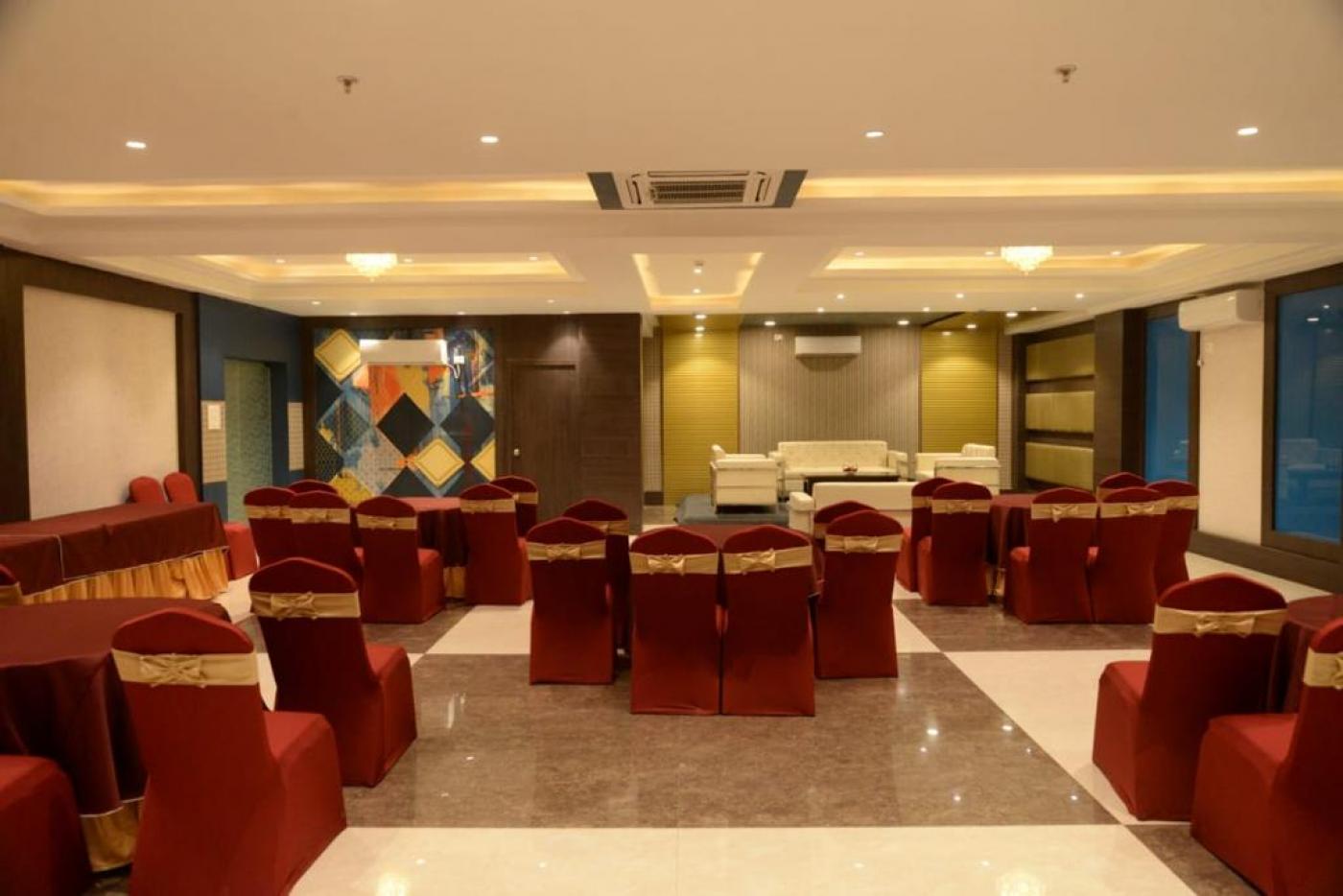 Hotel Click Yatharth Inn, Sigra