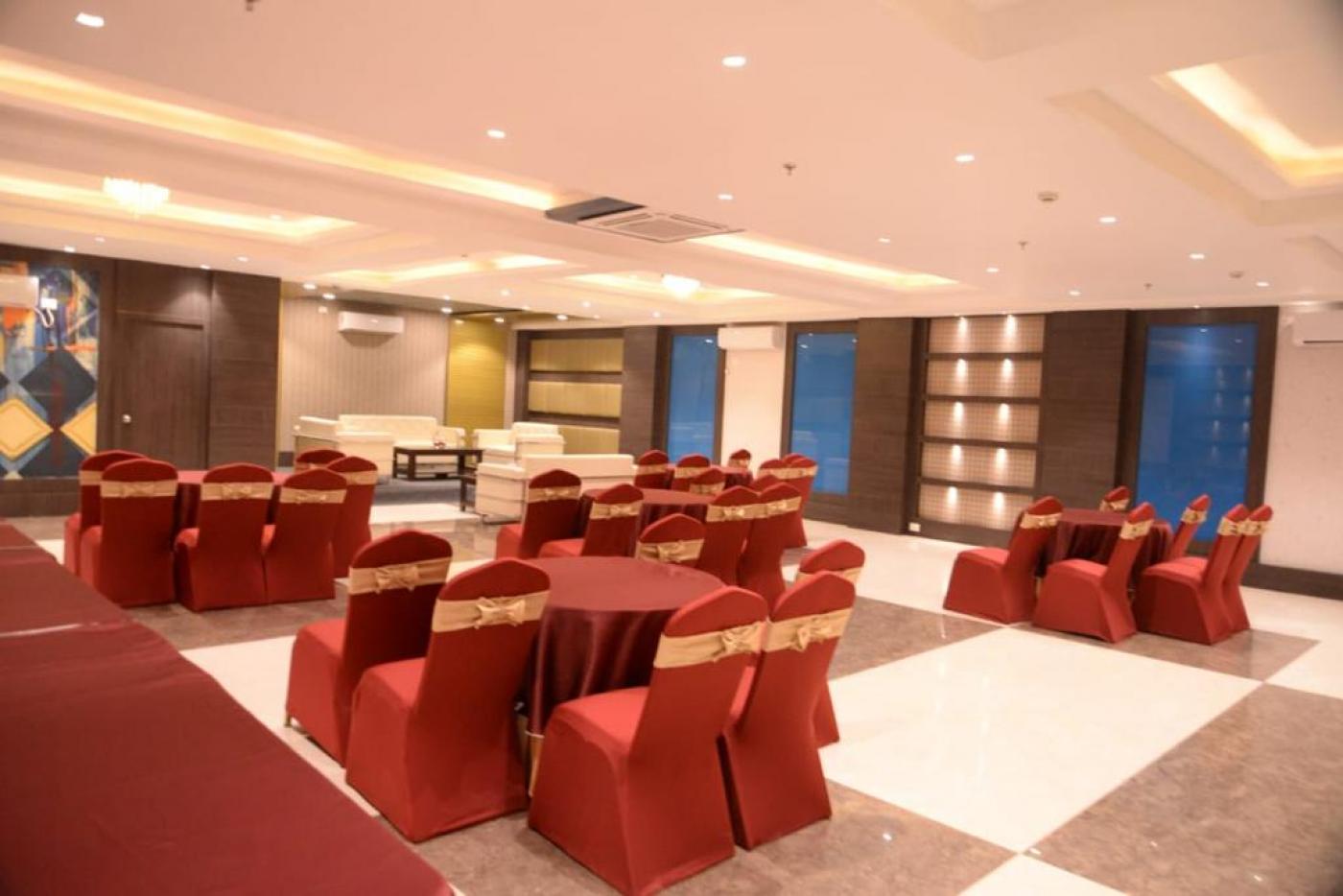 Hotel Click Yatharth Inn, Sigra