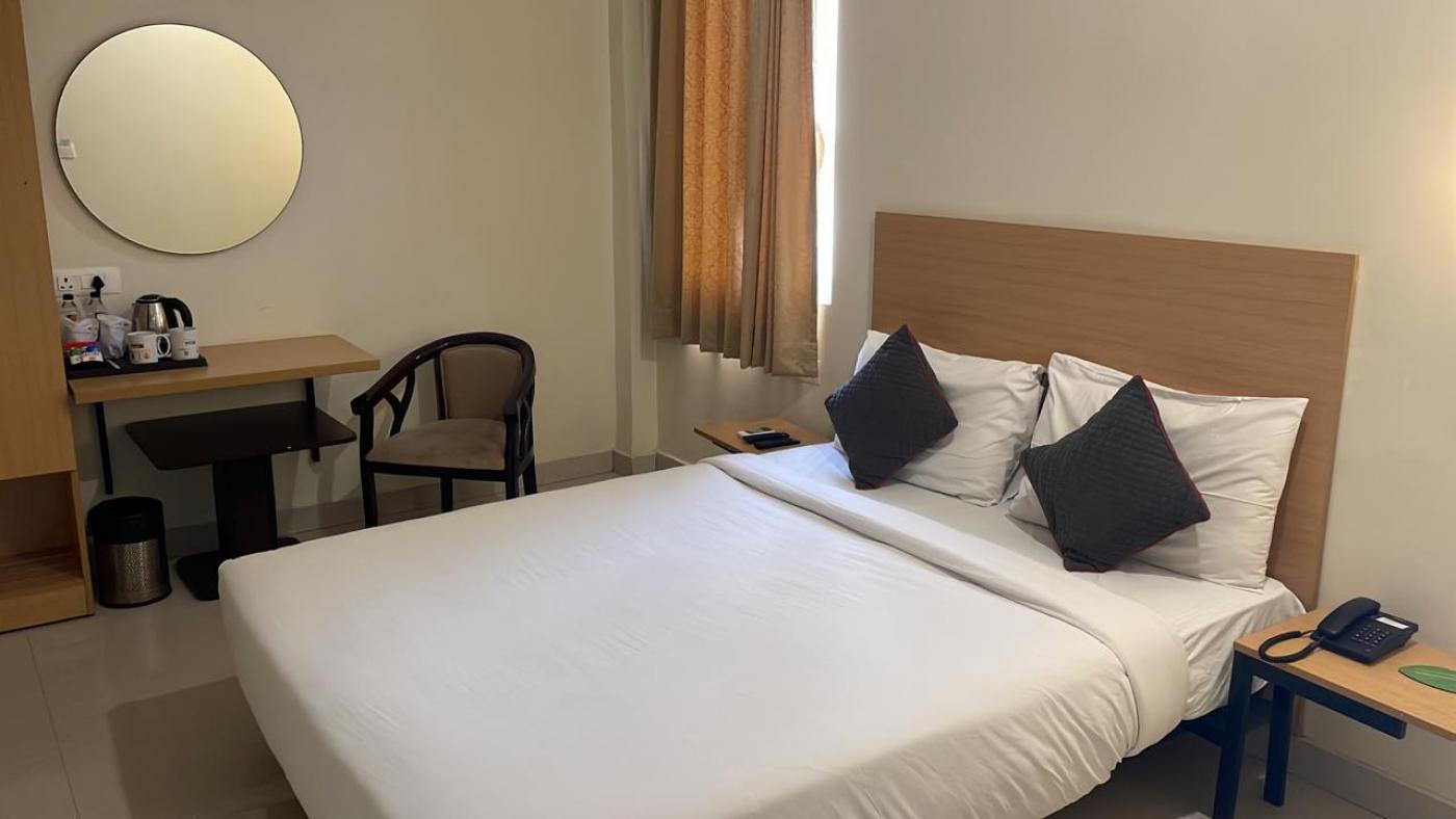Hotel Click Yatharth Inn, Sigra