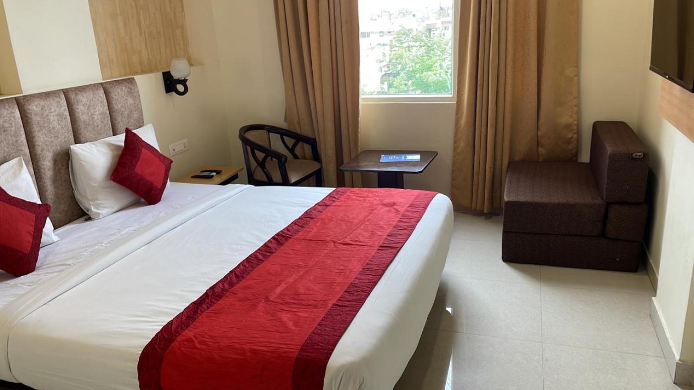 Hotel Click Yatharth Inn, Sigra