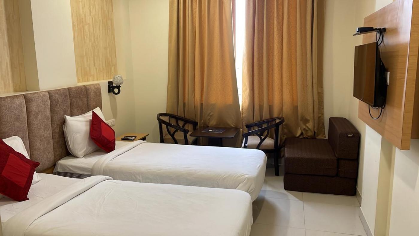 Hotel Click Yatharth Inn, Sigra