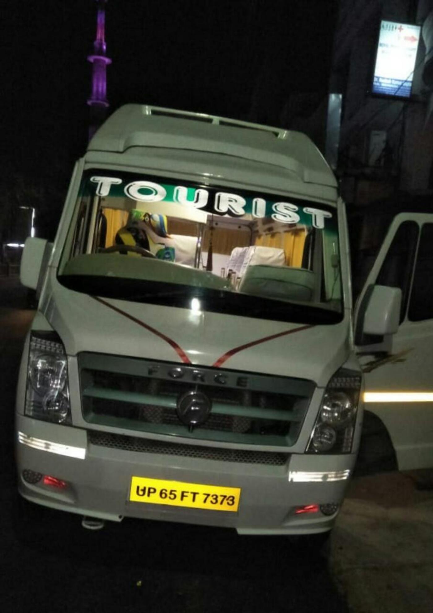 Tempo Traveller 26 setter